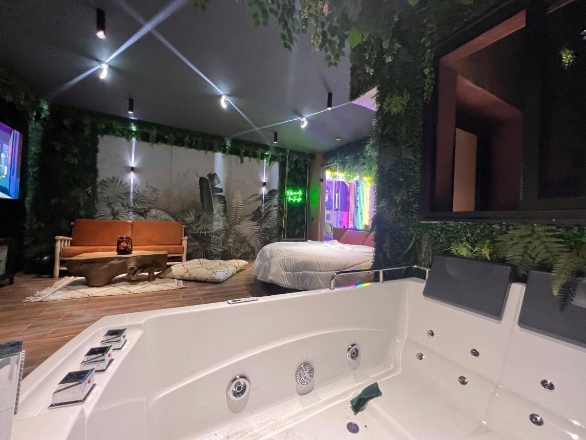 לינה וארוחת בוקר מרקש Jungle Au Centre De Marrakech Avec Jacuzzi ! מראה חיצוני תמונה